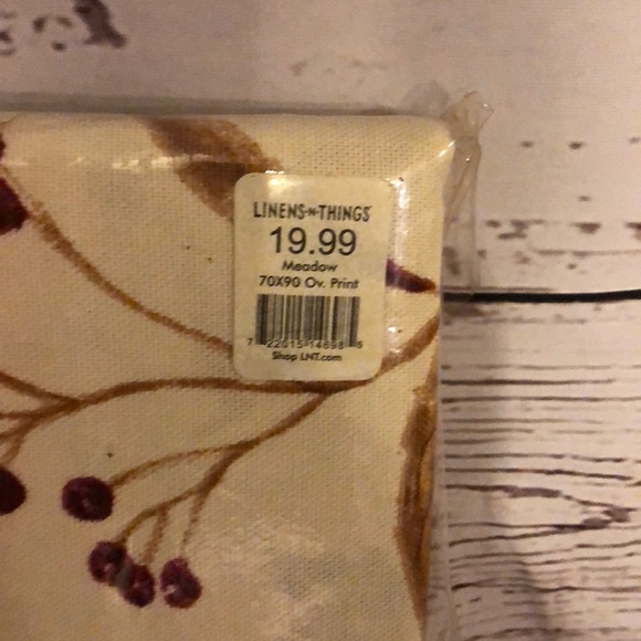 Linens n Things Table cloth - Picture 3 of 4